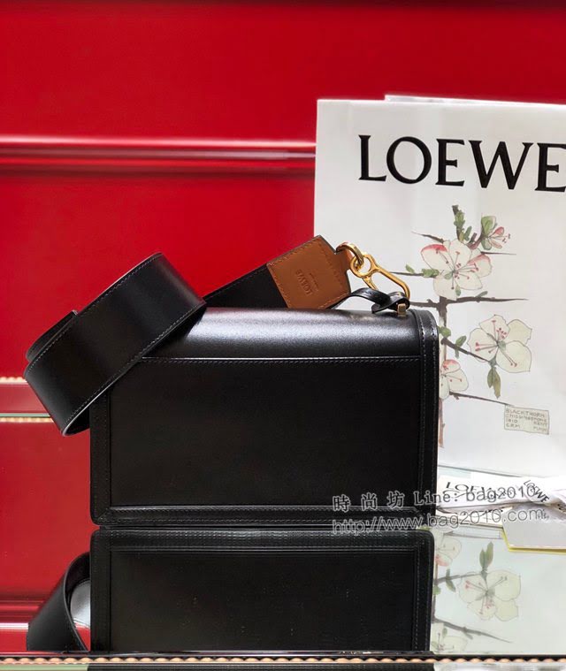 LOEWE新款包包 羅意威Barcelona雙肩帶三角包 羅意威小挎包 10157  tcl1301